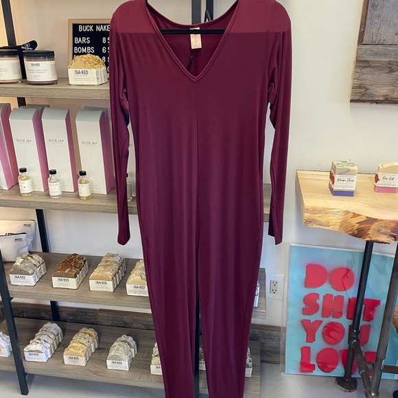 NWT - Smash + Tess Friday romper in Wine - Picture 1 of 9